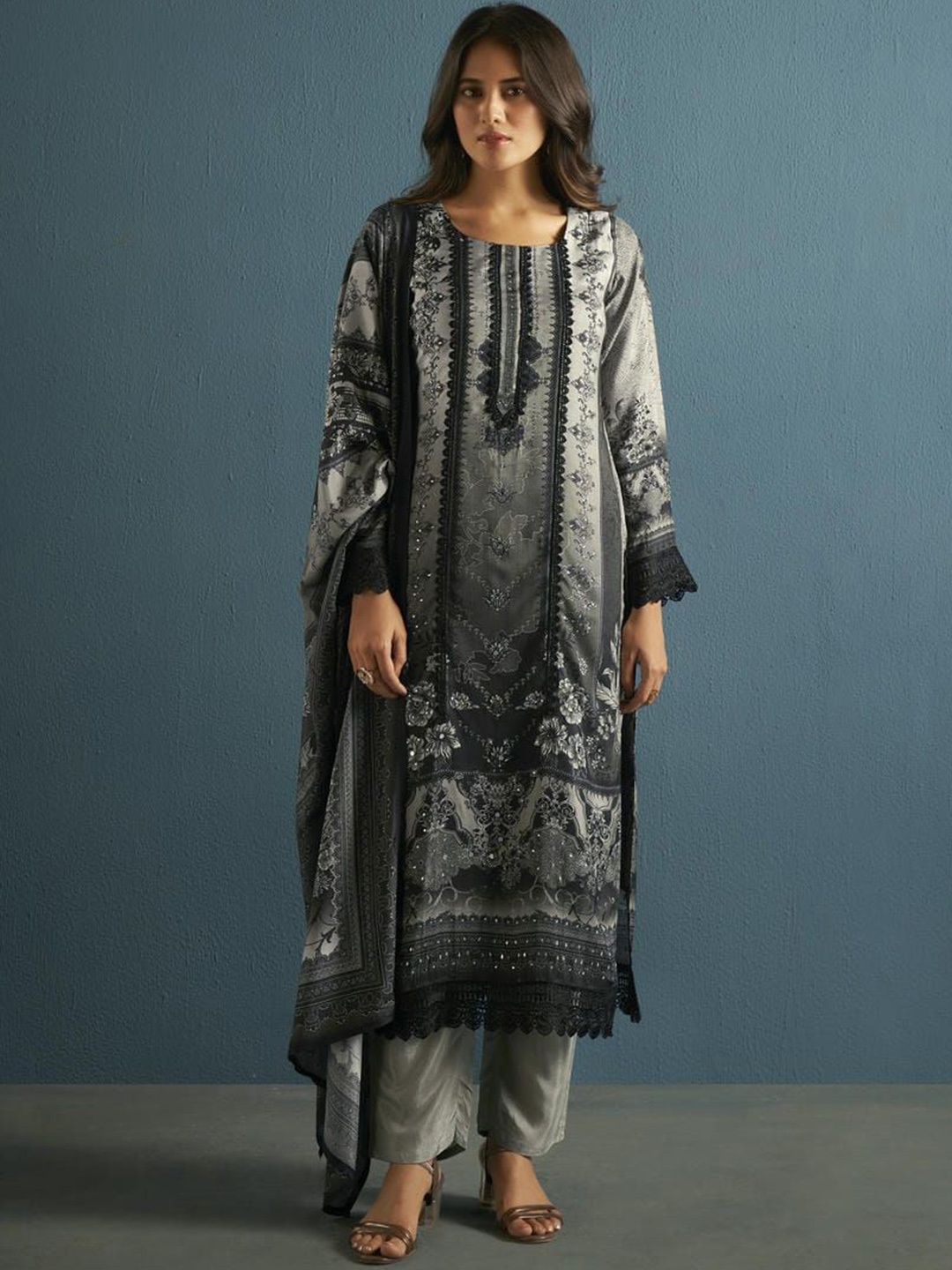 

Kaftanize Women Floral Printed Beads and Stones Kurta with Trousers & With Dupatta, Grey