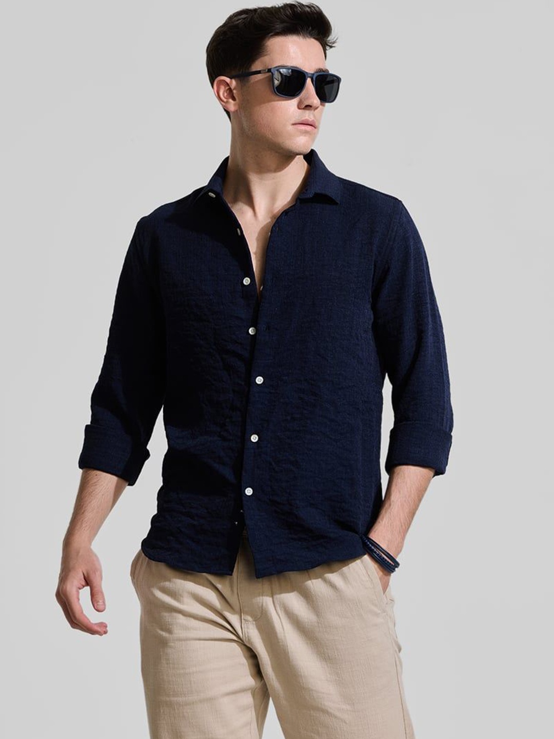 

Snitch Men Smart Spread Collar Solid Casual Shirt, Navy blue
