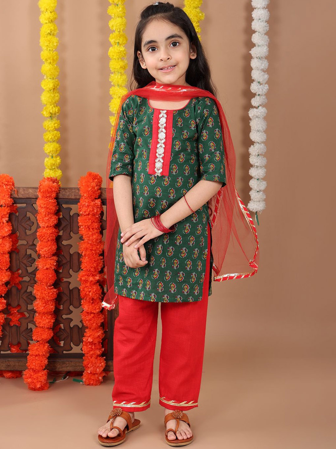 

Here&Now X Kinder Kids Girls Floral Printed Pure Cotton Kurta Trousers Dupatta, Green