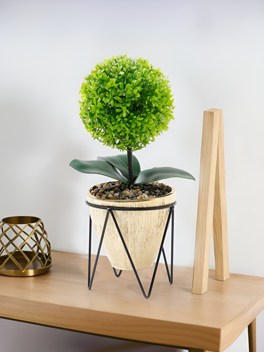 

The Better Home Green Artificial Boxwood Plant With Pot