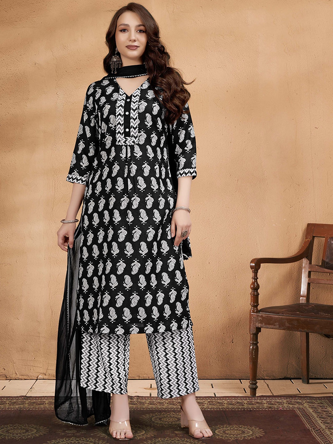 

Anouk Women Ethnic Motifs Printed Regular Kurta with Trousers Dupatta, Black