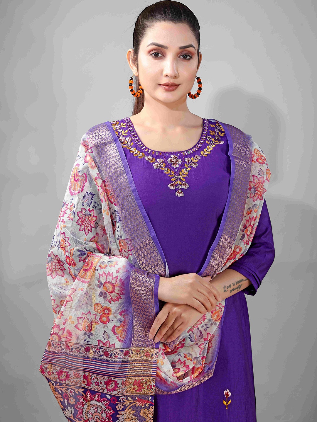 

NE STYLE Women Floral Embroidered Regular Mirror Work Kurta with Trousers & Dupatta, Purple