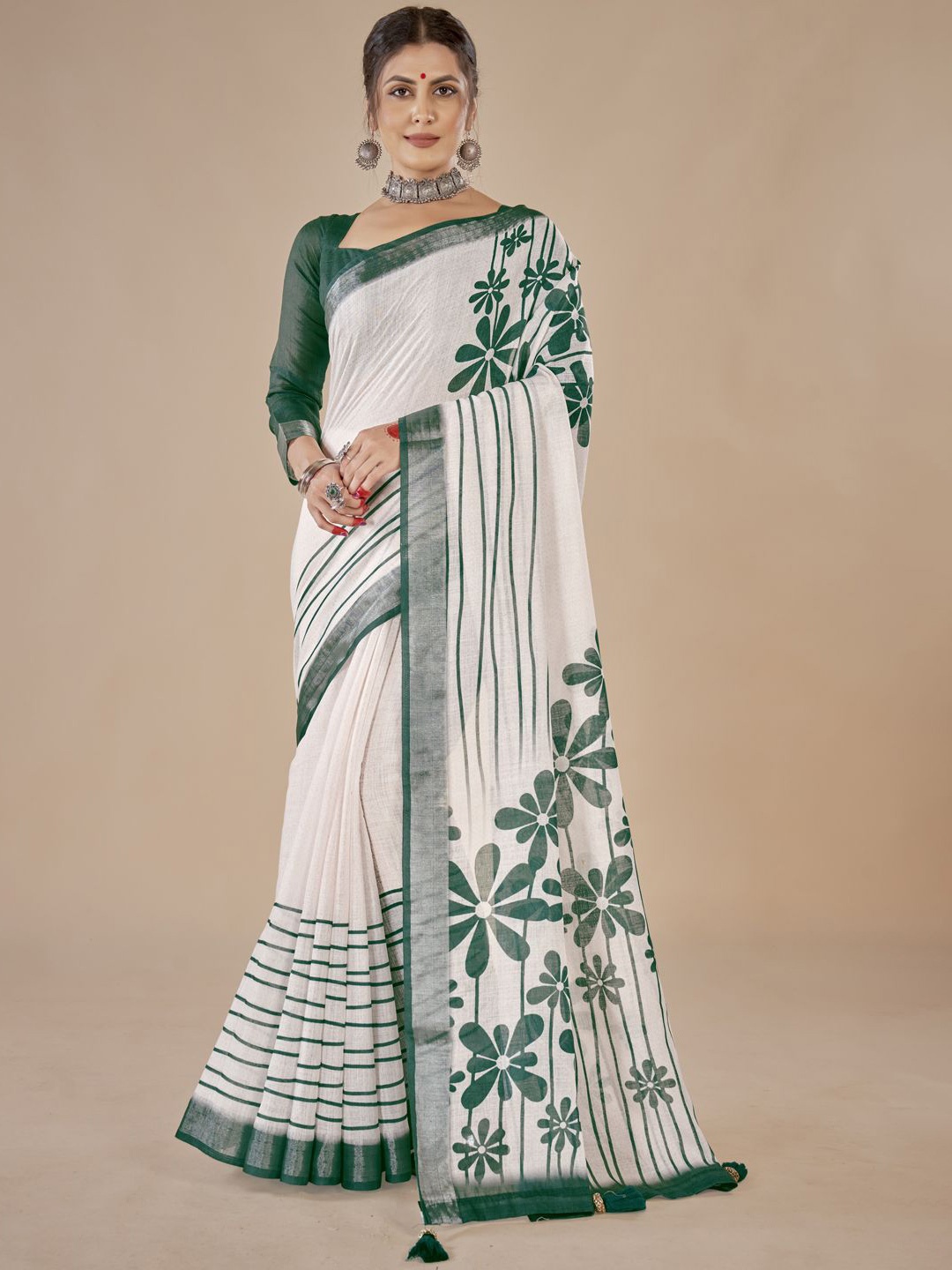 

STYLE SAMSARA Floral Printed Zari Saree, Green