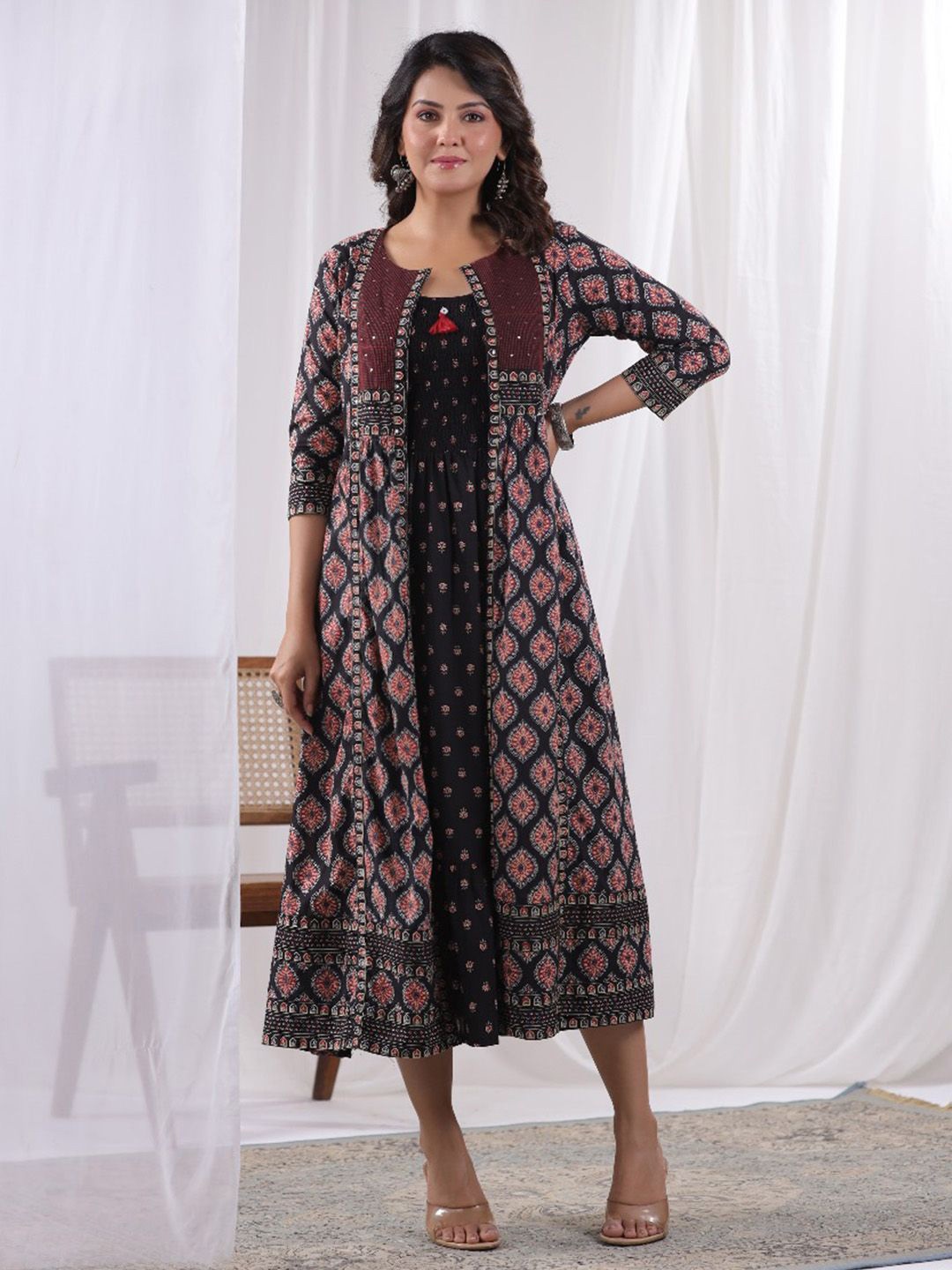 

Meena BazaarWomen Ethnic Motifs Printed Fit & Flare Midi Dress, Black