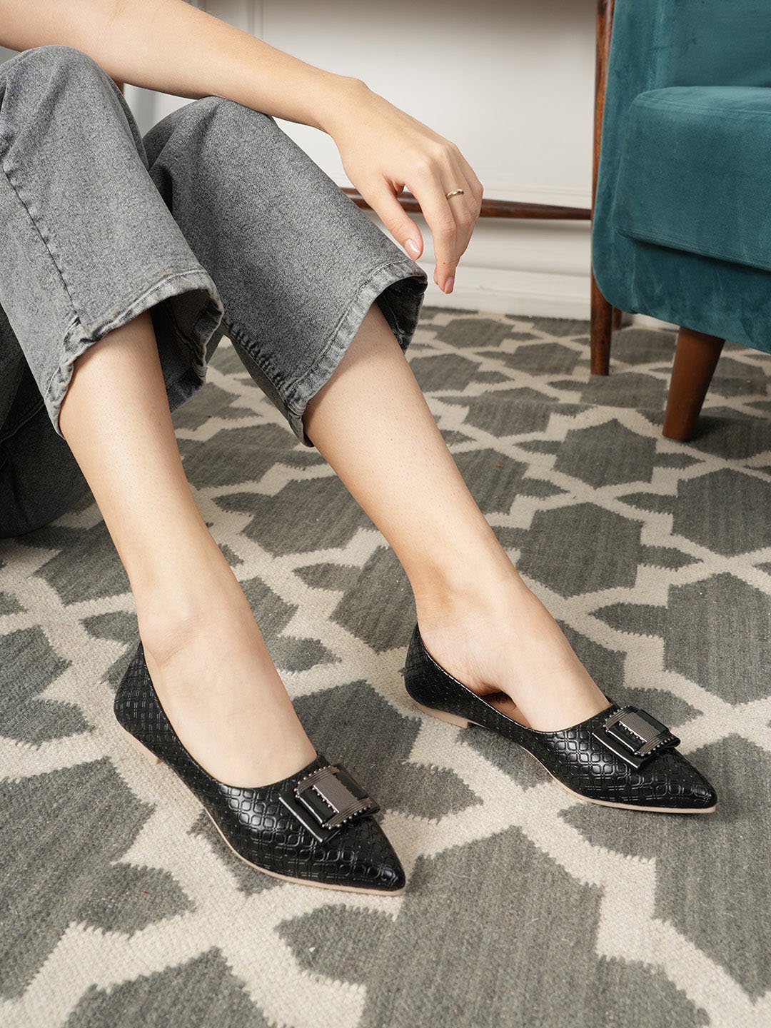 

BIG BIRD Women Embellished Ballerinas Flats, Black