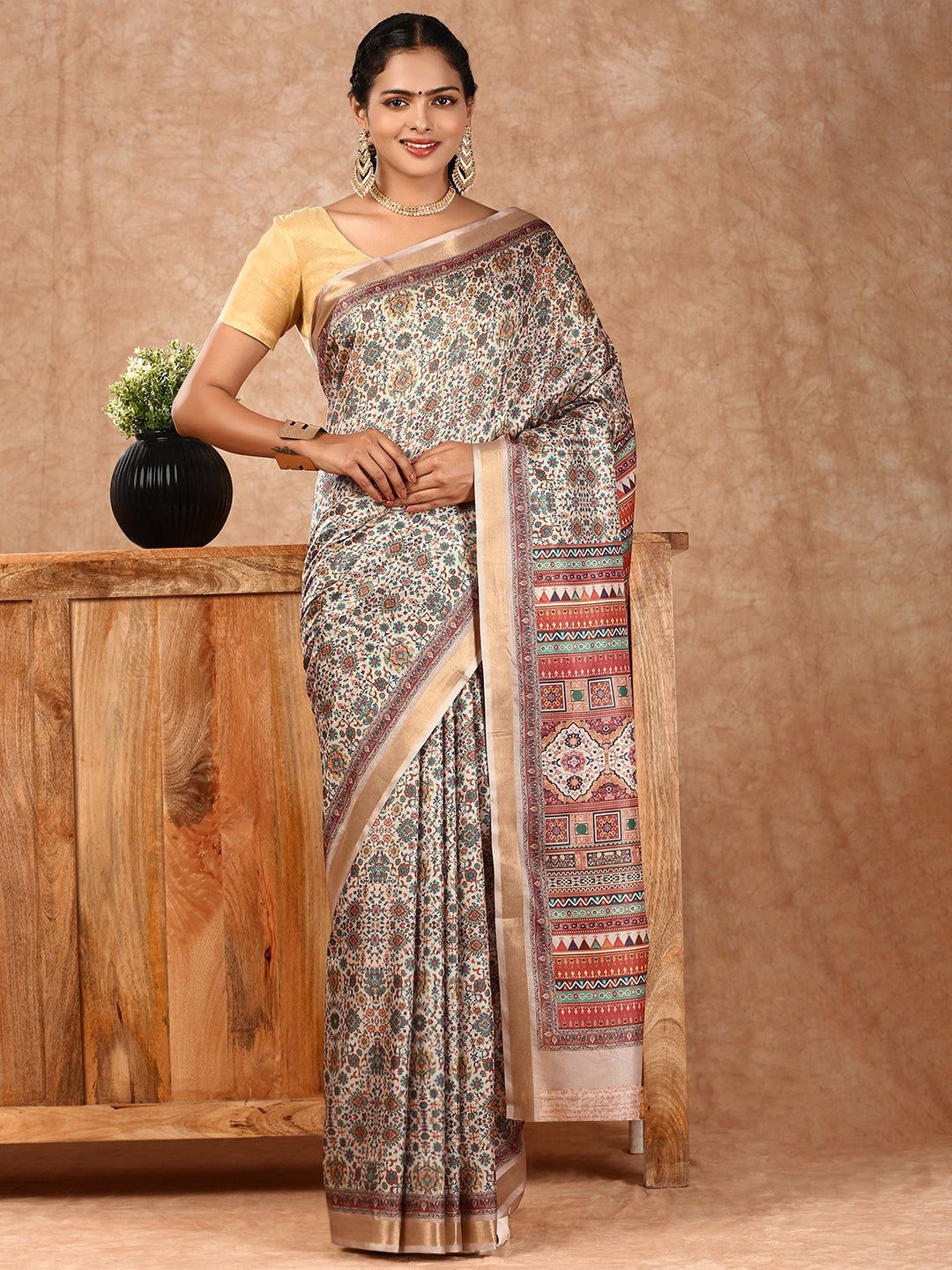 

Ramraj Ethnic Motifs Zari Saree, Beige