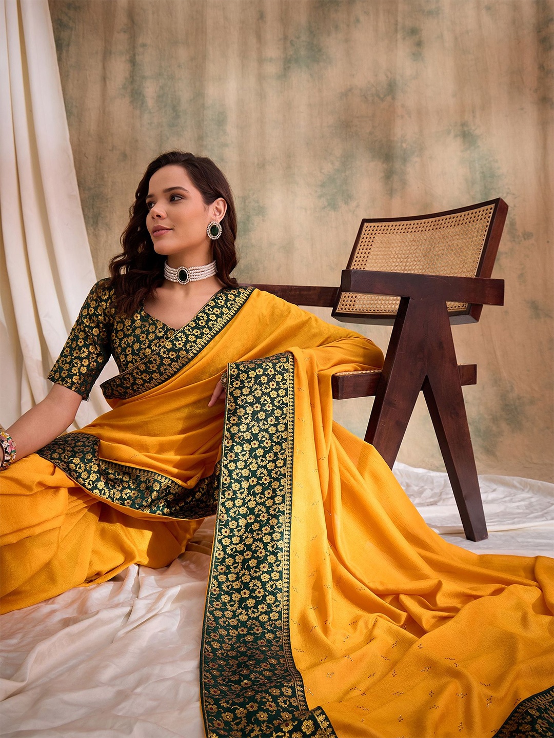 

Sangria Woven Design Zari Kanjeevaram Saree, Gold