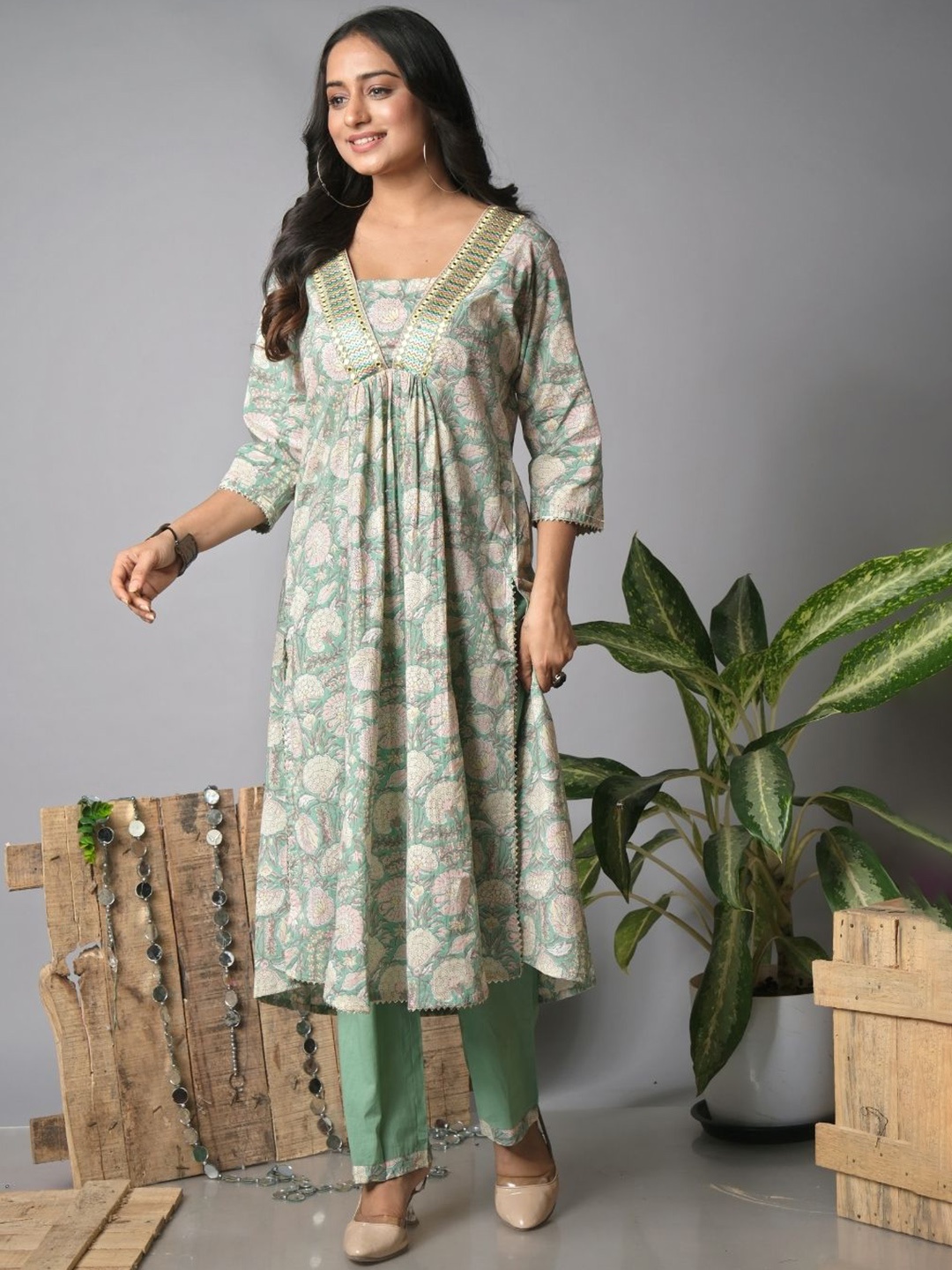 

EKISHA Floral Printed Regular Mirror Embroidered Pure Cotton Kurta With Trouser, Green