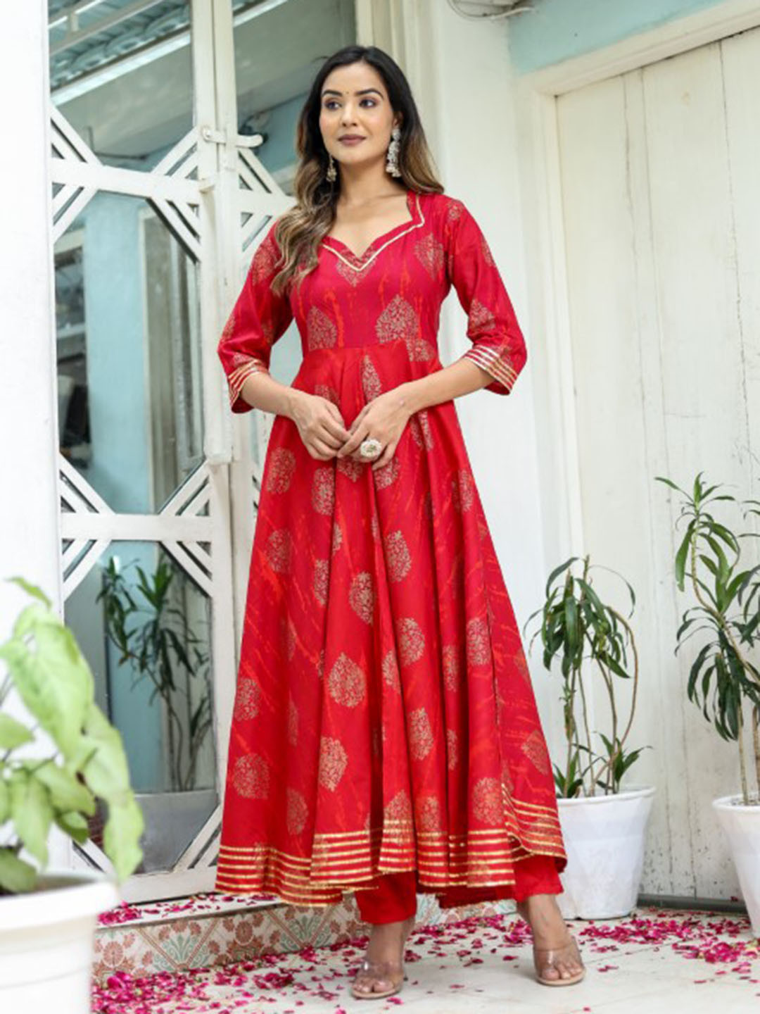 

Chandbaali Women Floral Printed Regular Pure Cotton Kurta with Trousers & With Dupatta, Red