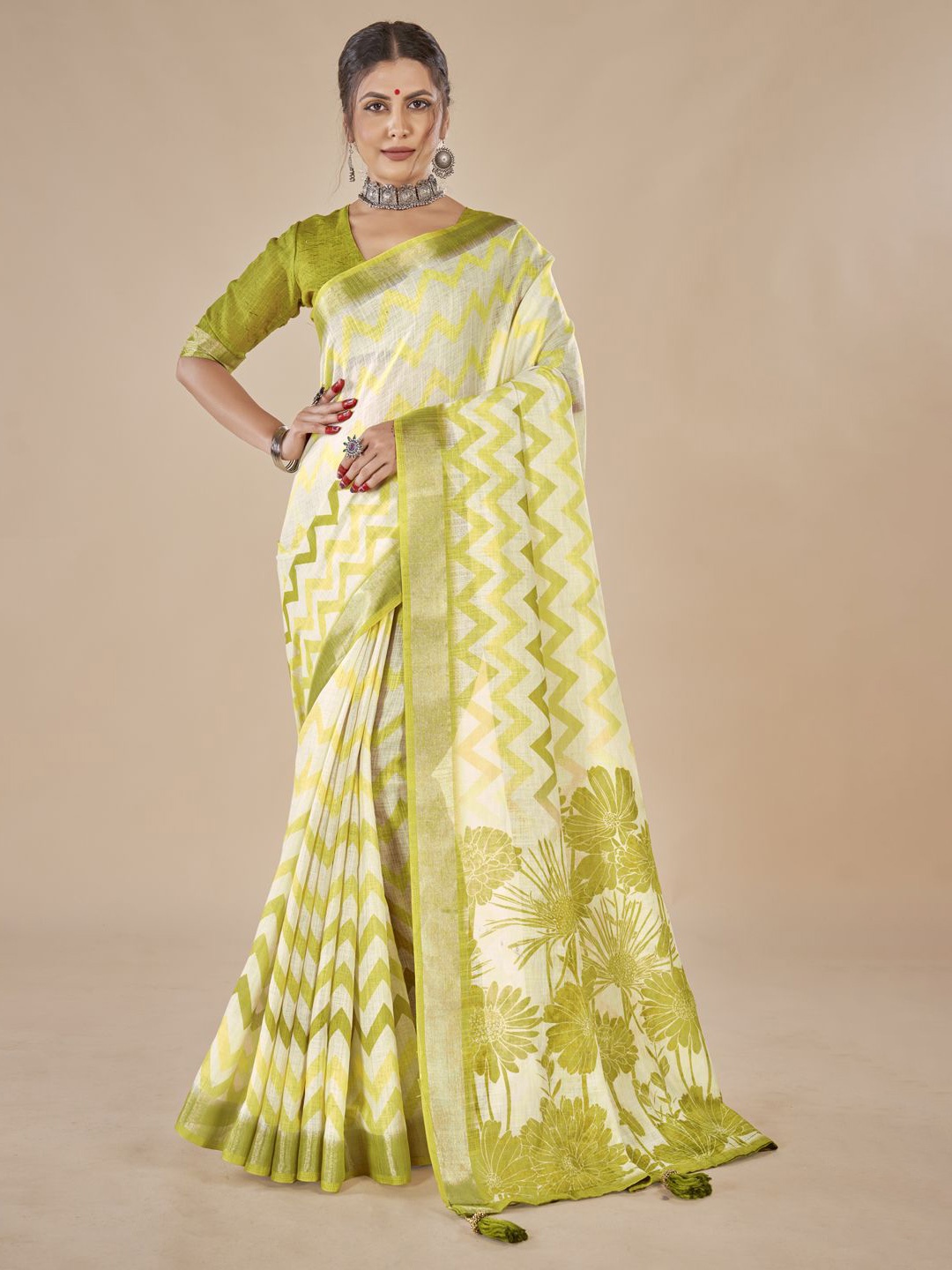 

STYLE SAMSARA Floral Printed Zari Saree, Green