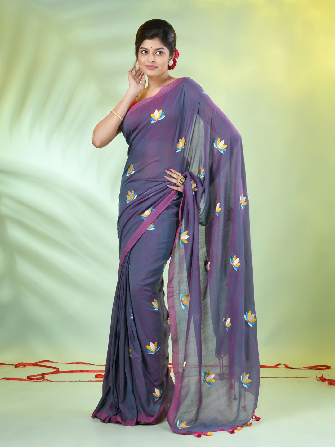 

Charukriti Floral Embroidered Pure Cotton Saree, Blue