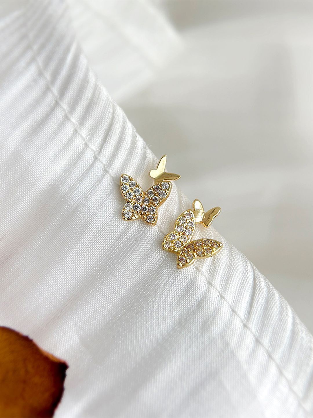 

Krelin Animal Shaped Studs Earrings, Gold