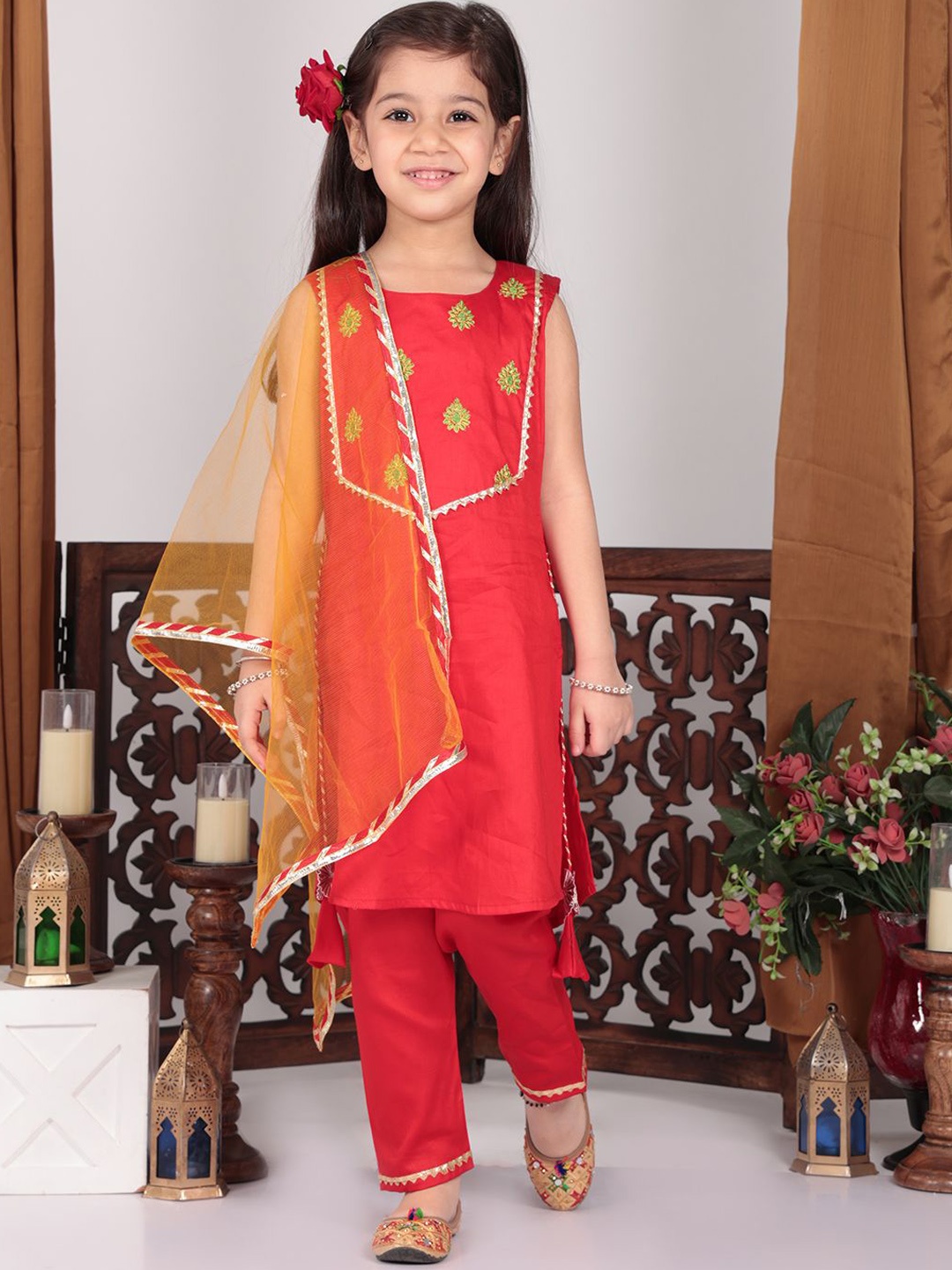 

Here&Now X Kinder Kids Girls Embroidered Gotta Patti Cotton Kurta with Trousers & With, Red