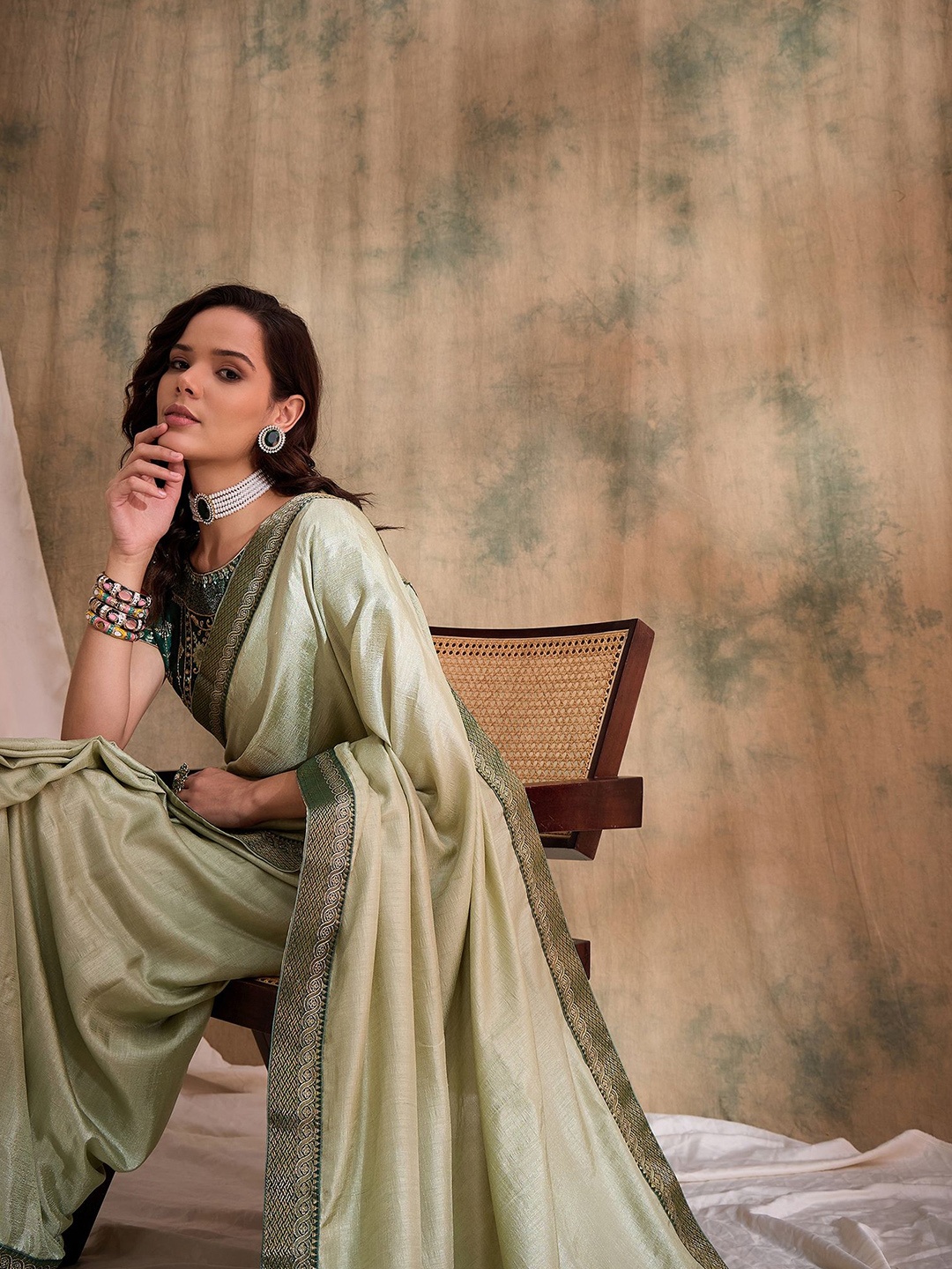

Sangria Embroidered Work Vichitra Saree With Blouse, Green