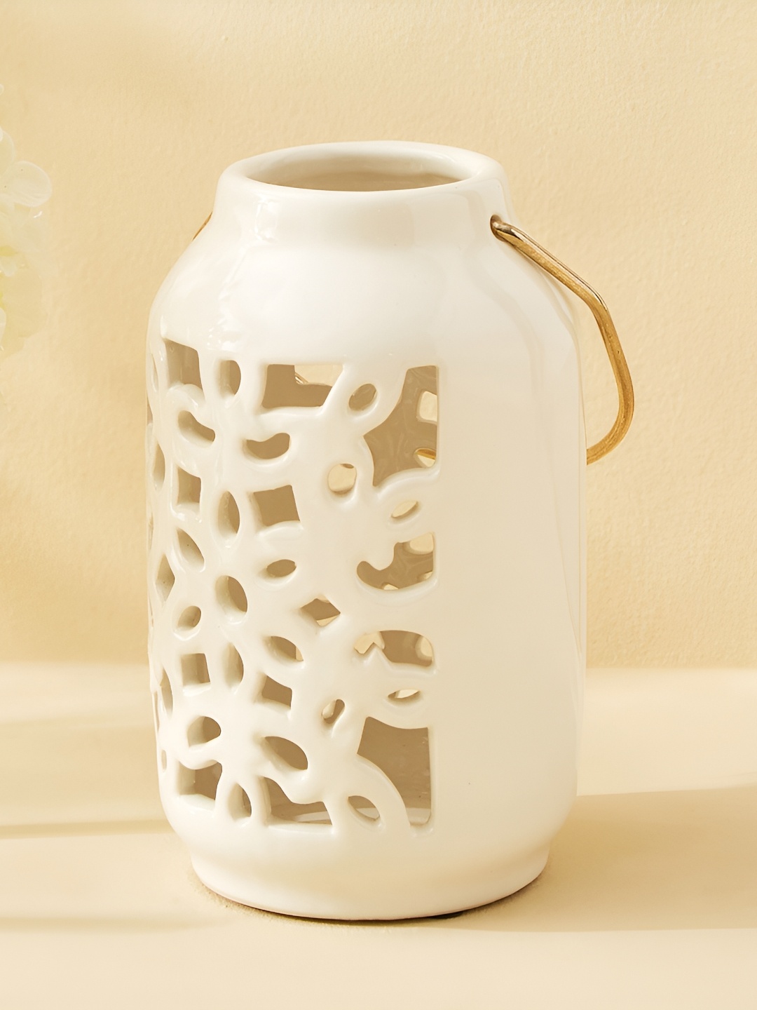 

Home Centre Stellar Celestial White Textured Candle Holder