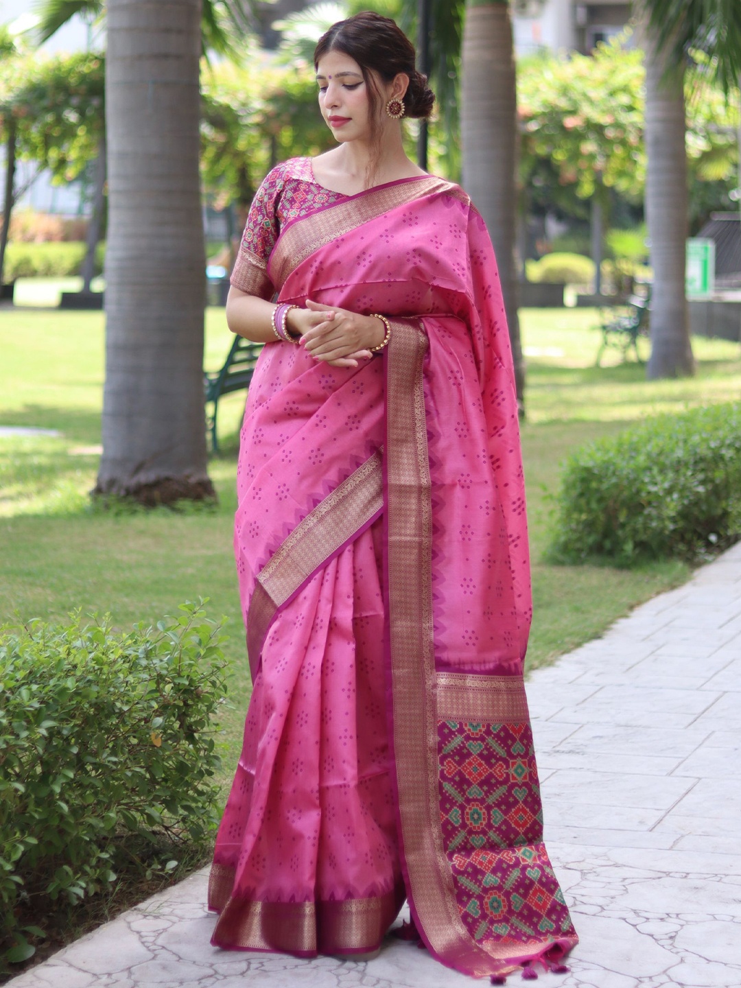 

Kandora Bandhani Printed Zari Pure Silk Tussar Saree, Pink
