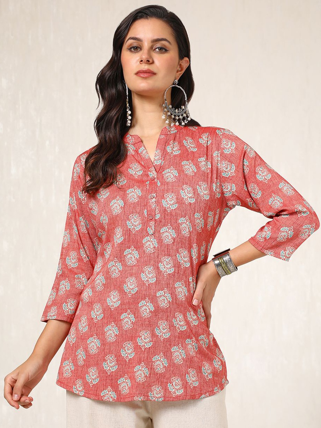 

Soch Women Ethnic Motifs Printed Mandarin Collar Kurtas, Red