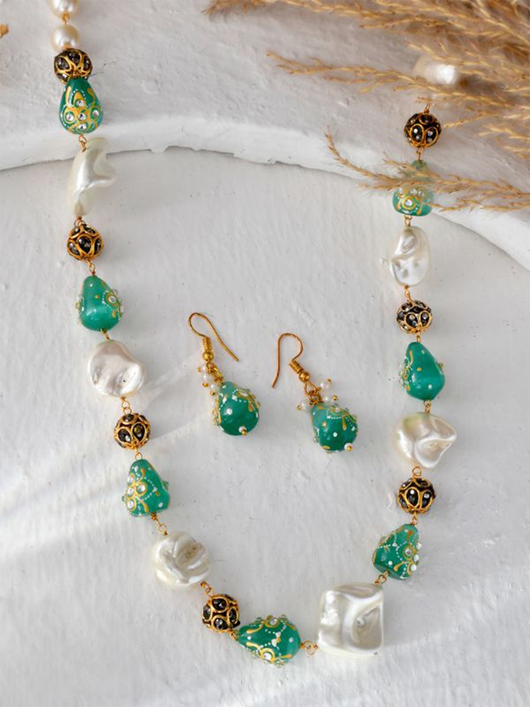 

DASTOOR Brass-Plated Stone-Studded & Beaded Jewellery Set, Gold