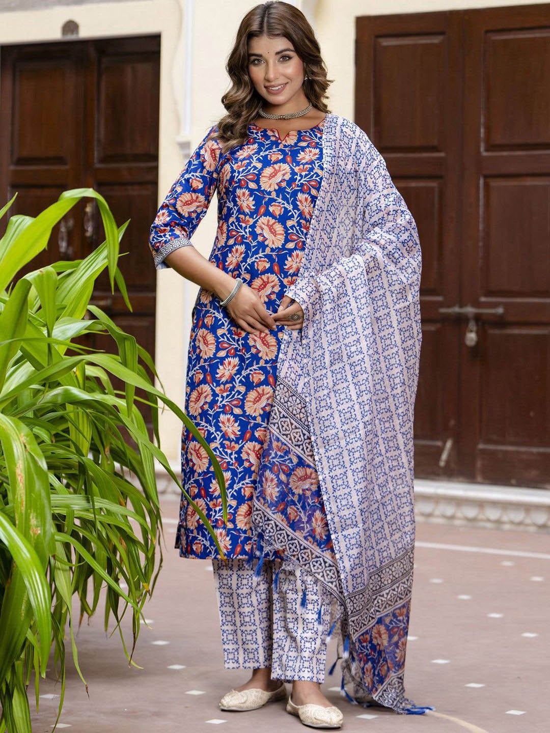 

VredeVogel Women Ethnic Motifs Printed Regular Kurta with Trousers & Dupatta, Blue
