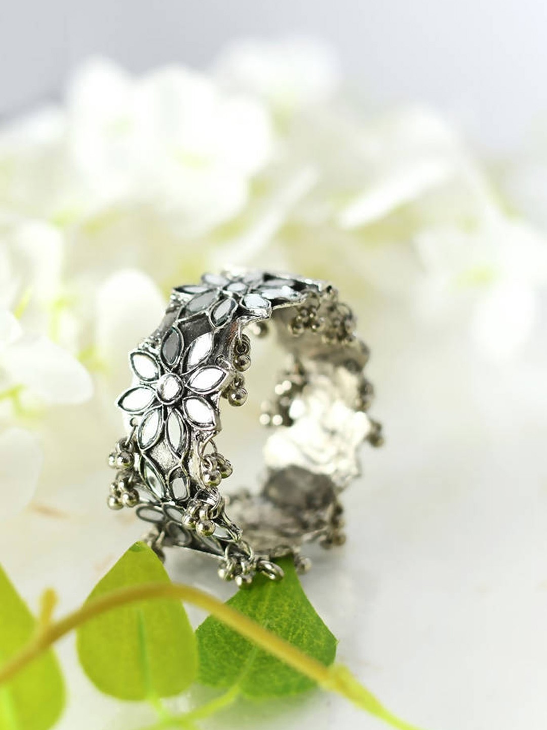 

KRENOZ Silver-Plated Mirror Detail Bangle-Style Openable Bracelet