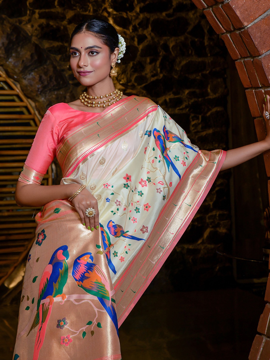 

Kandora Ethnic Motifs Woven Design Zari Pure Silk Banarasi Saree, White