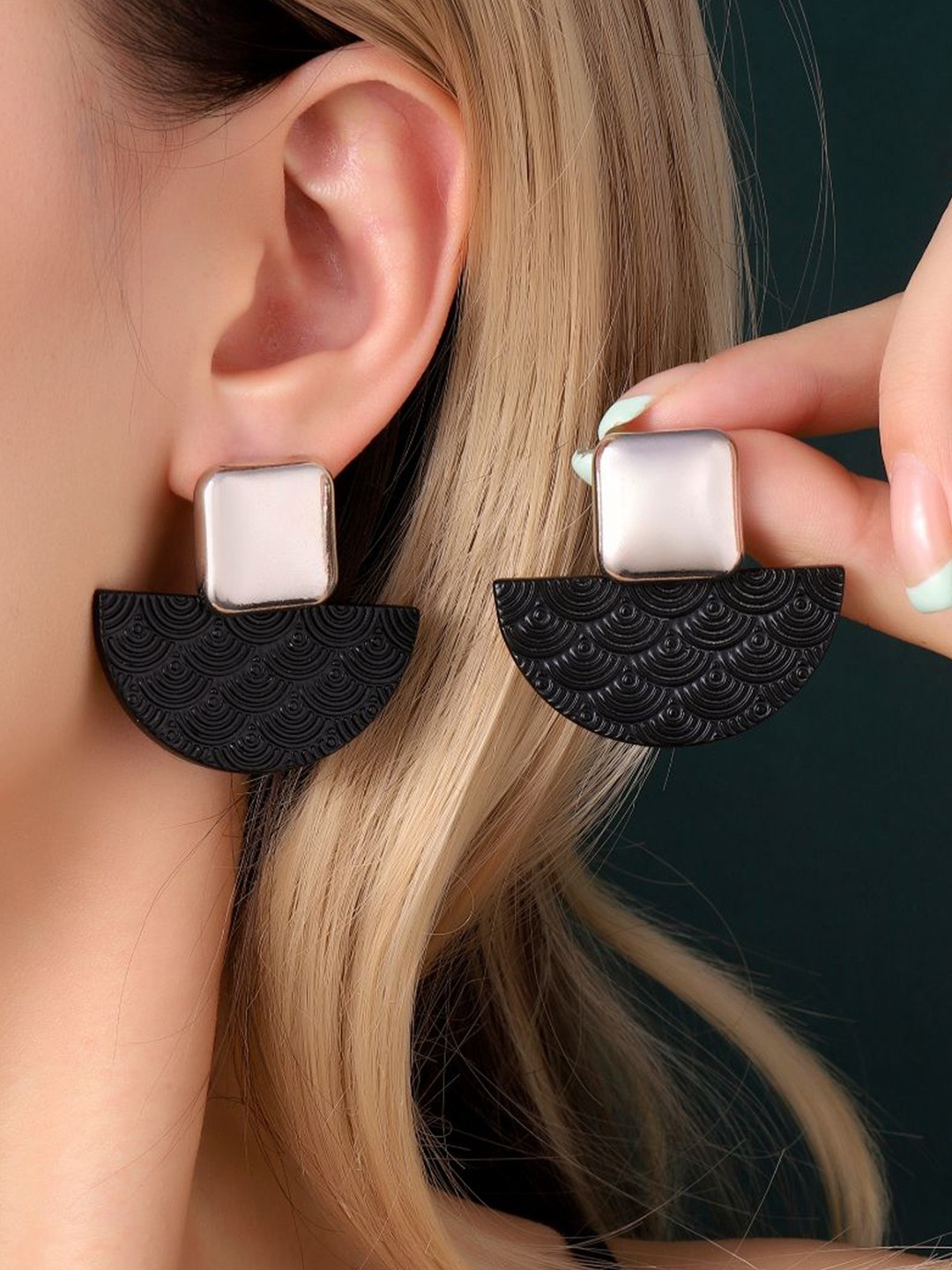 

SALTY Lush Luxury Studs Earrings, Silver