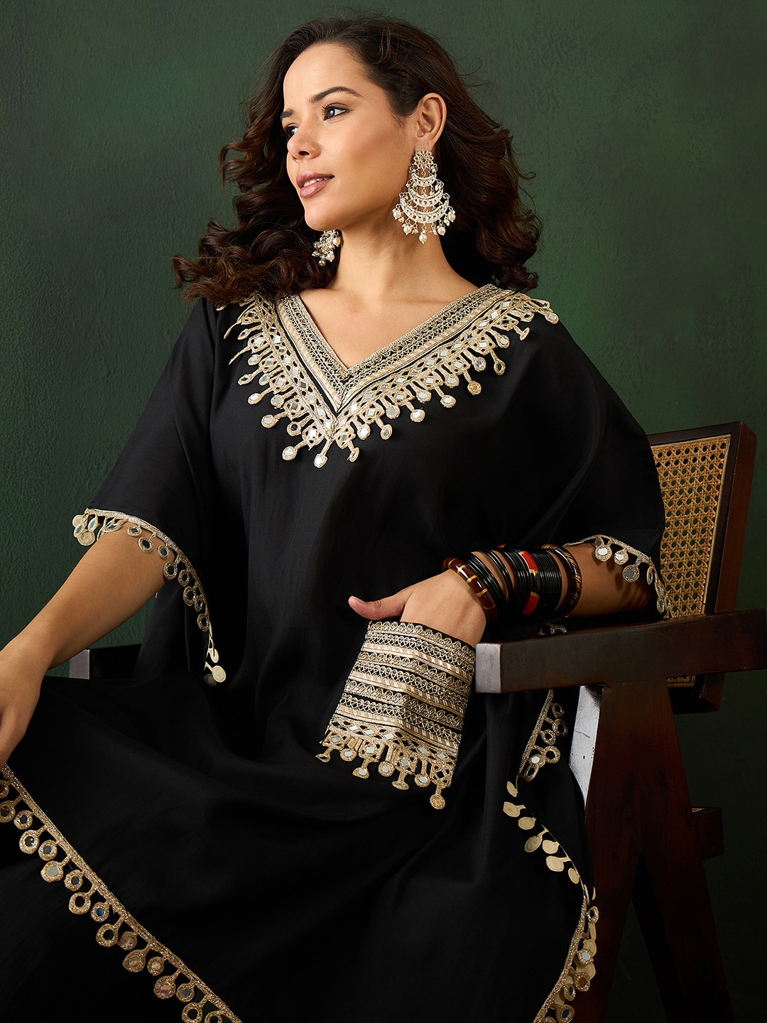 

Sangria Women Embroidered Kaftan Kurta Set, Black