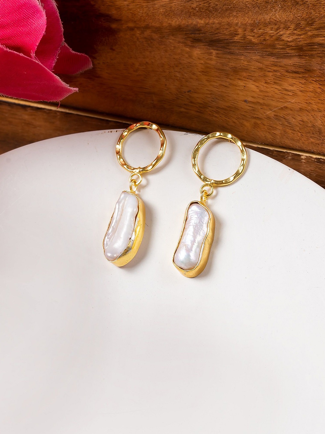 

PUTSTYLE Contemporary Studs Earrings, Gold