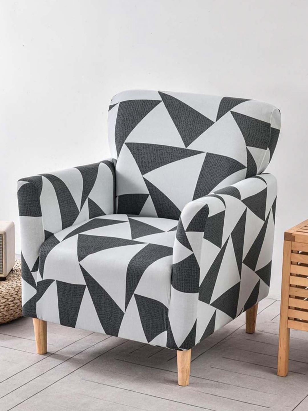 

HOUSE OF QUIRK Grey & White Single Seater Printed Polyester Sofa Cover With Arms