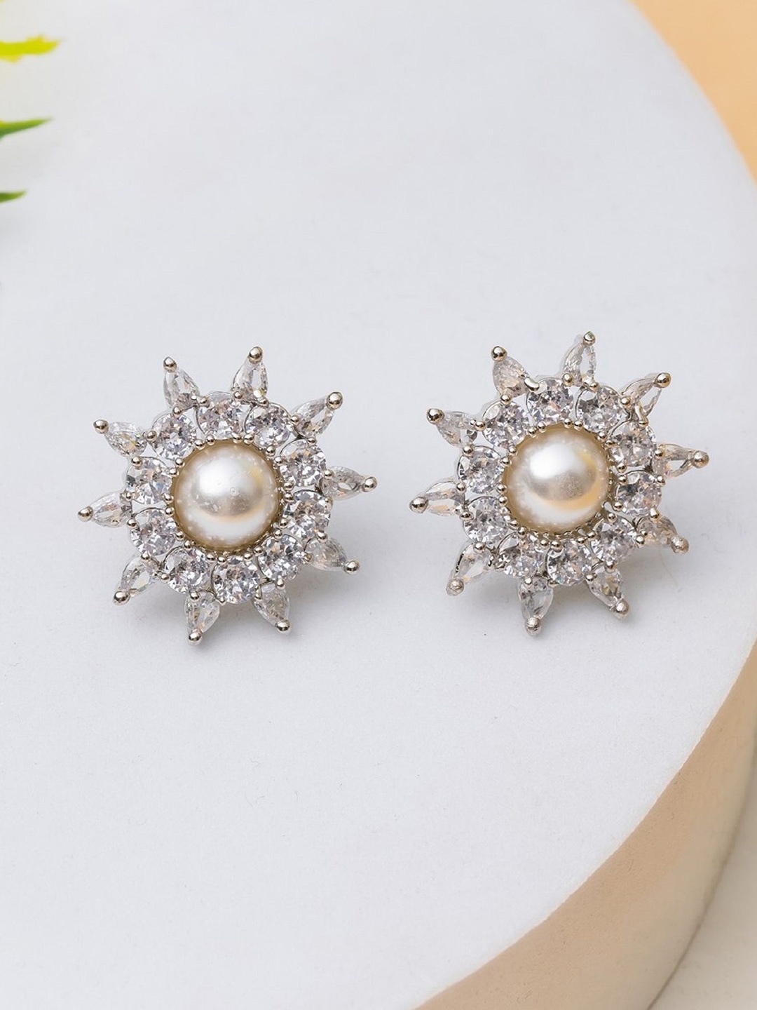 

PUTSTYLE Contemporary Studs Earrings, Silver