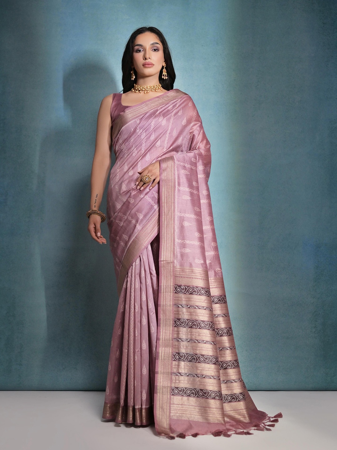 

Kandora Floral Printed Zari Pure Silk Saree, Lavender