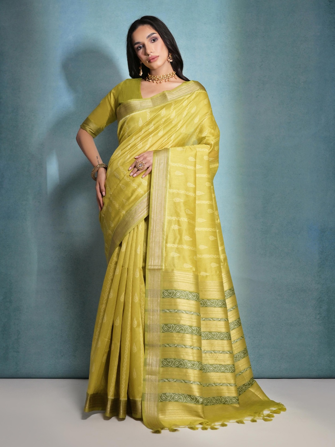 

Kandora Floral Zari Pure Silk Saree, Lime green