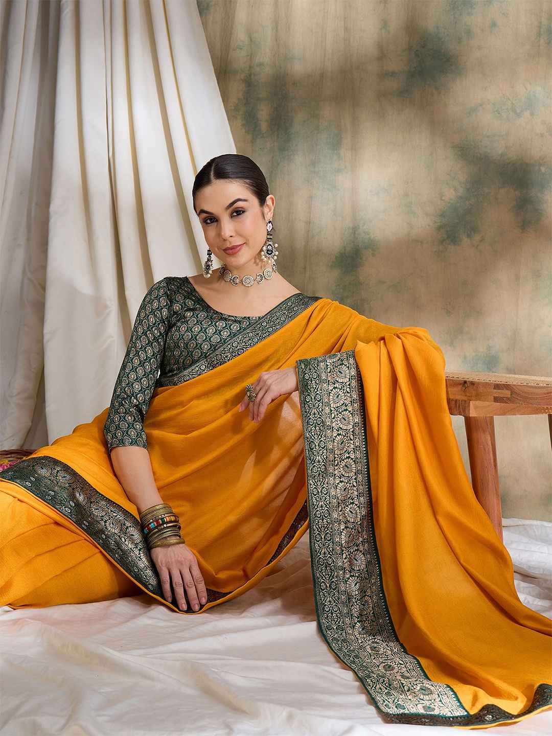 

Sangria Woven Design Kanjeevaram Saree With Blouse Piece, Yellow