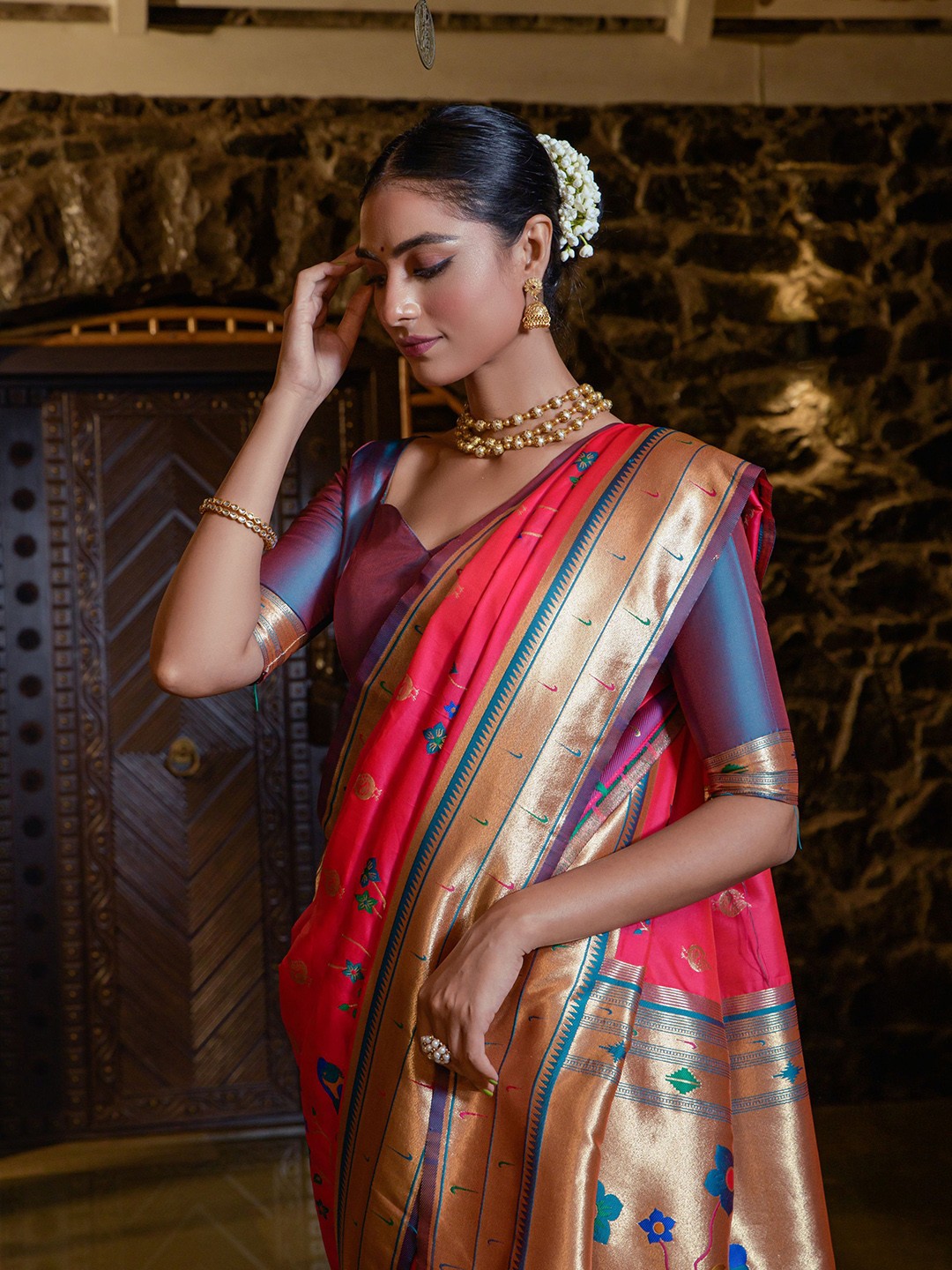 

Kandora Woven Design Zari Pure Silk Banarasi Saree, Red