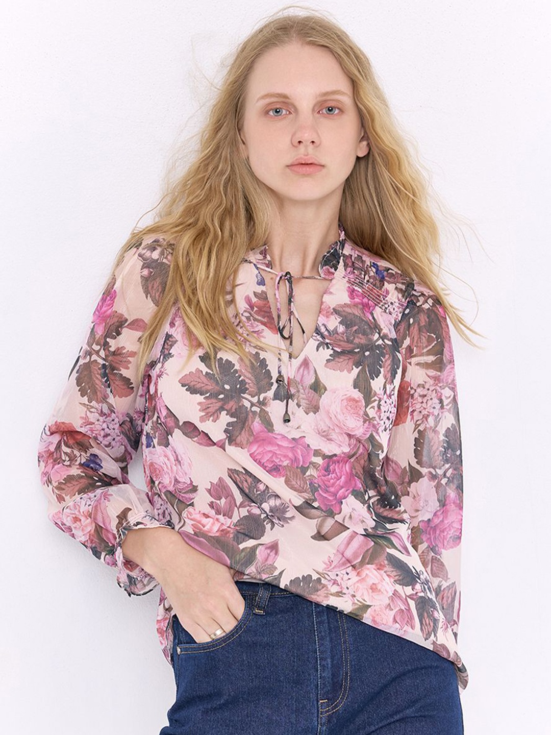 

COVER STORY Women Floral Printed Tie-Up Neck Top, Cream