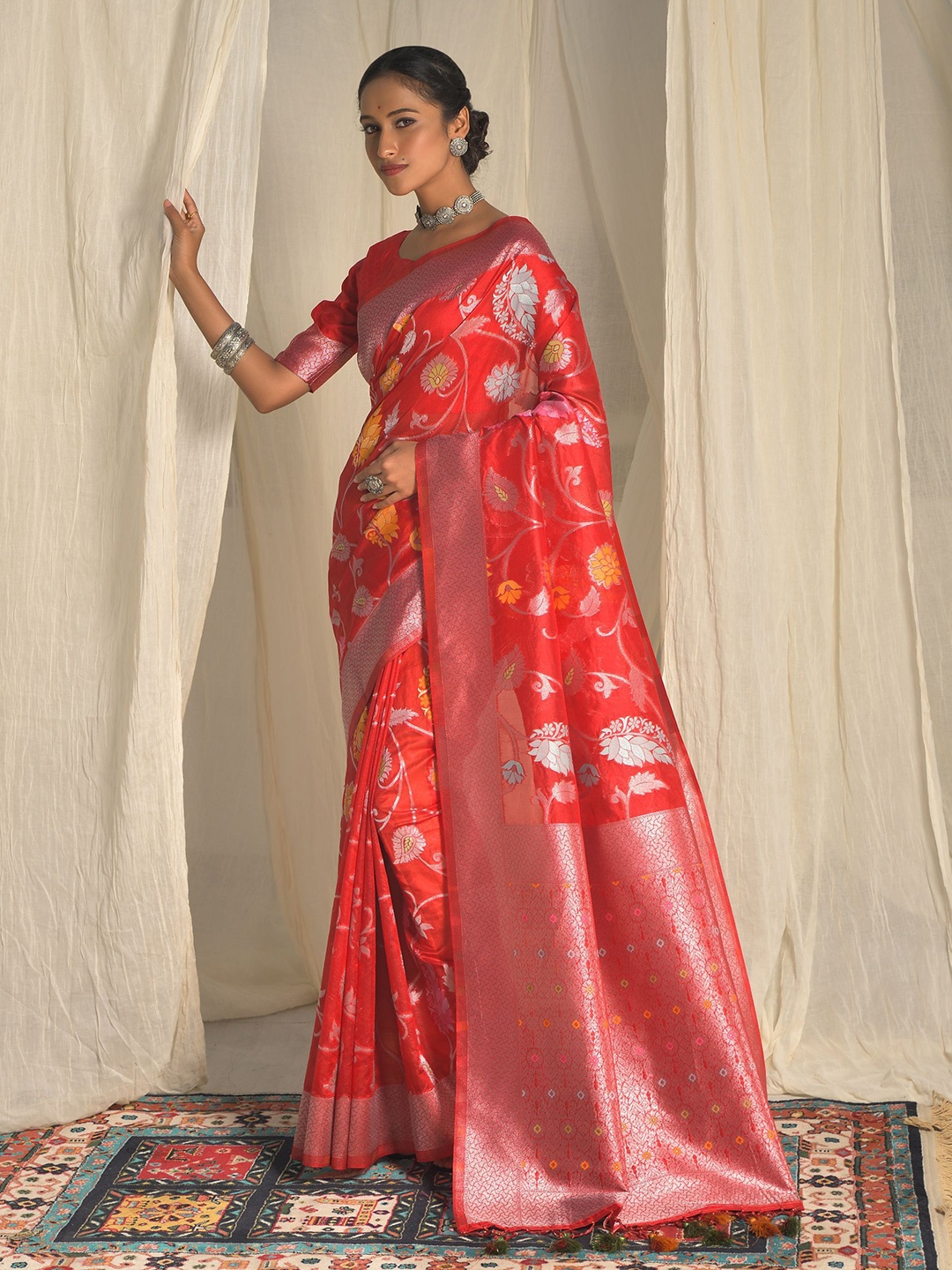 

Kandora Women Woven Design Organza Saree, Red