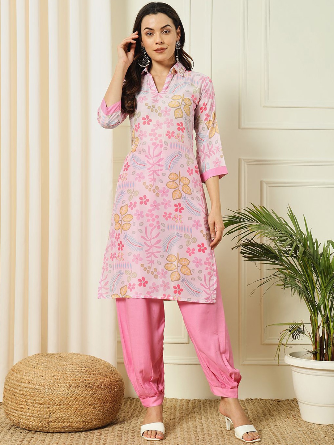 

Divyadham Textiles Women Floral Printed Regular Kurta with Patiala, Pink