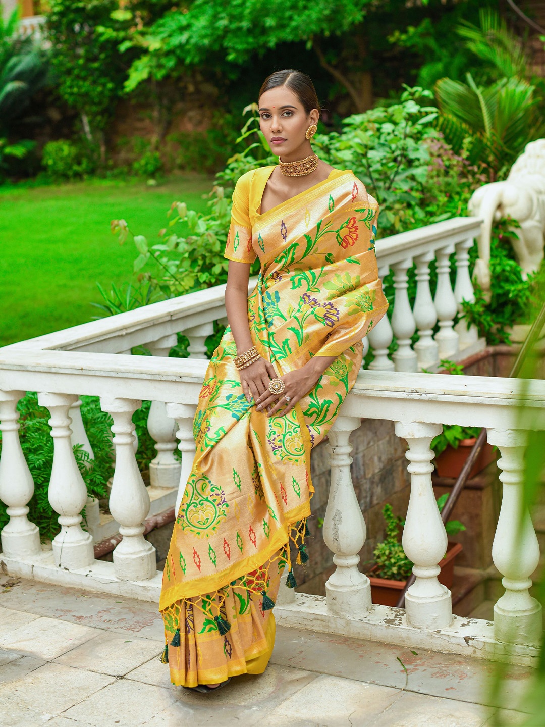 

Kandora Women Ethnic Motifs Zari Pure Silk Banarasi Saree, Yellow