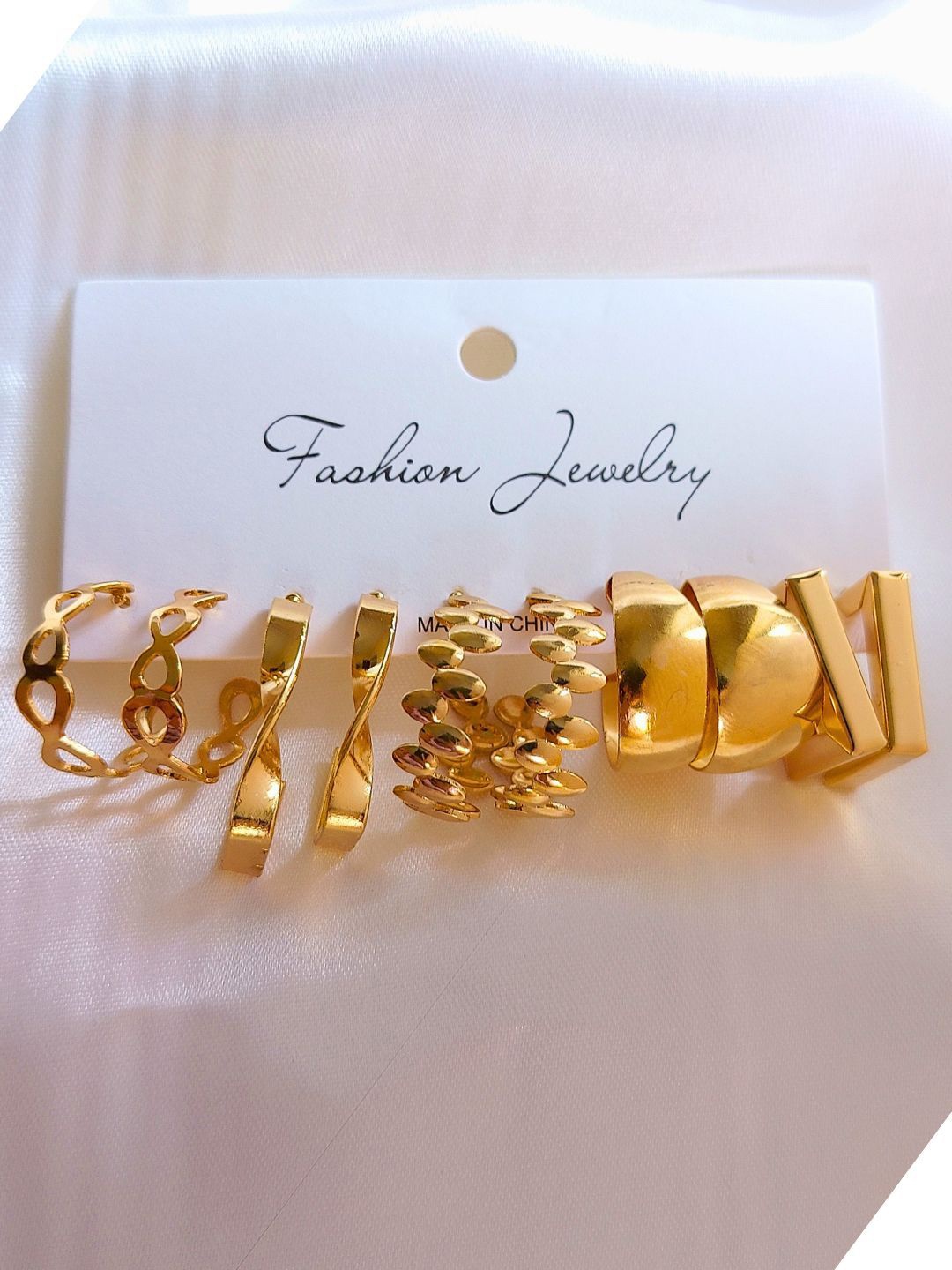 

DressBerry Set Of 5 Gold Toned Contemporary Hoop Earrings