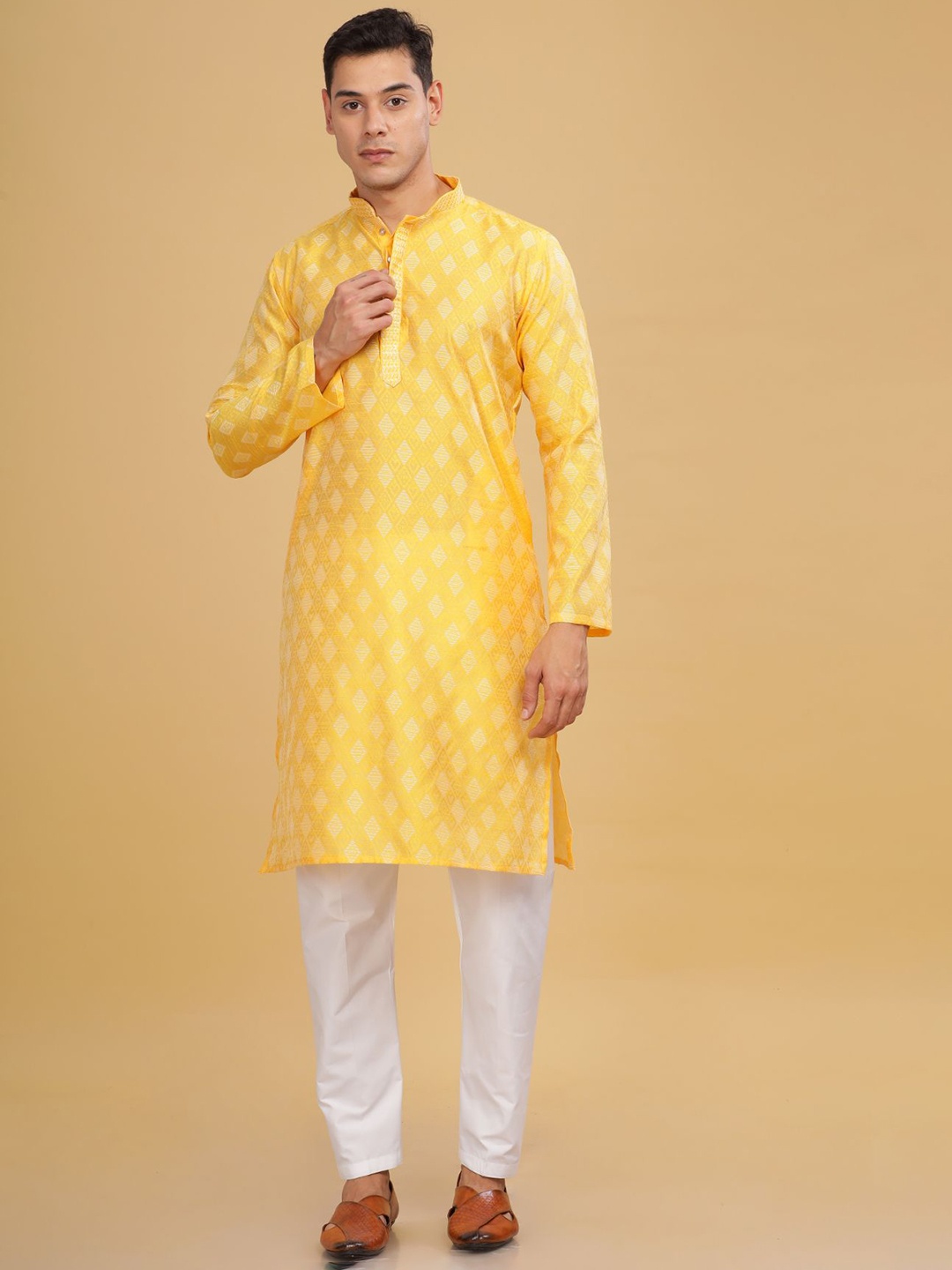 

Anouk Men Geometric Flared Sleeves Kurta, Yellow