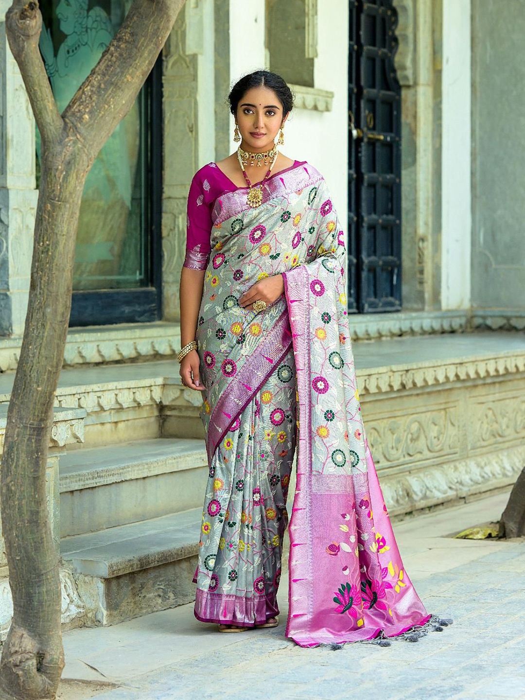 

Kandora Woven Design Zari Pure Silk Banarasi Saree, Green