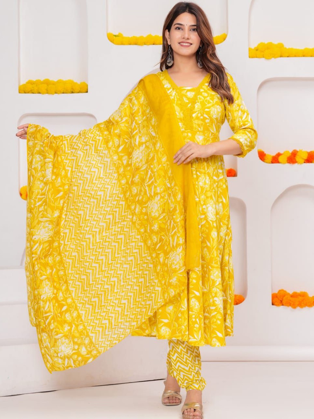 

PARUCREATION Floral Printed V-Neck Anarkali Kurta with Trouser & Dupatta, Yellow