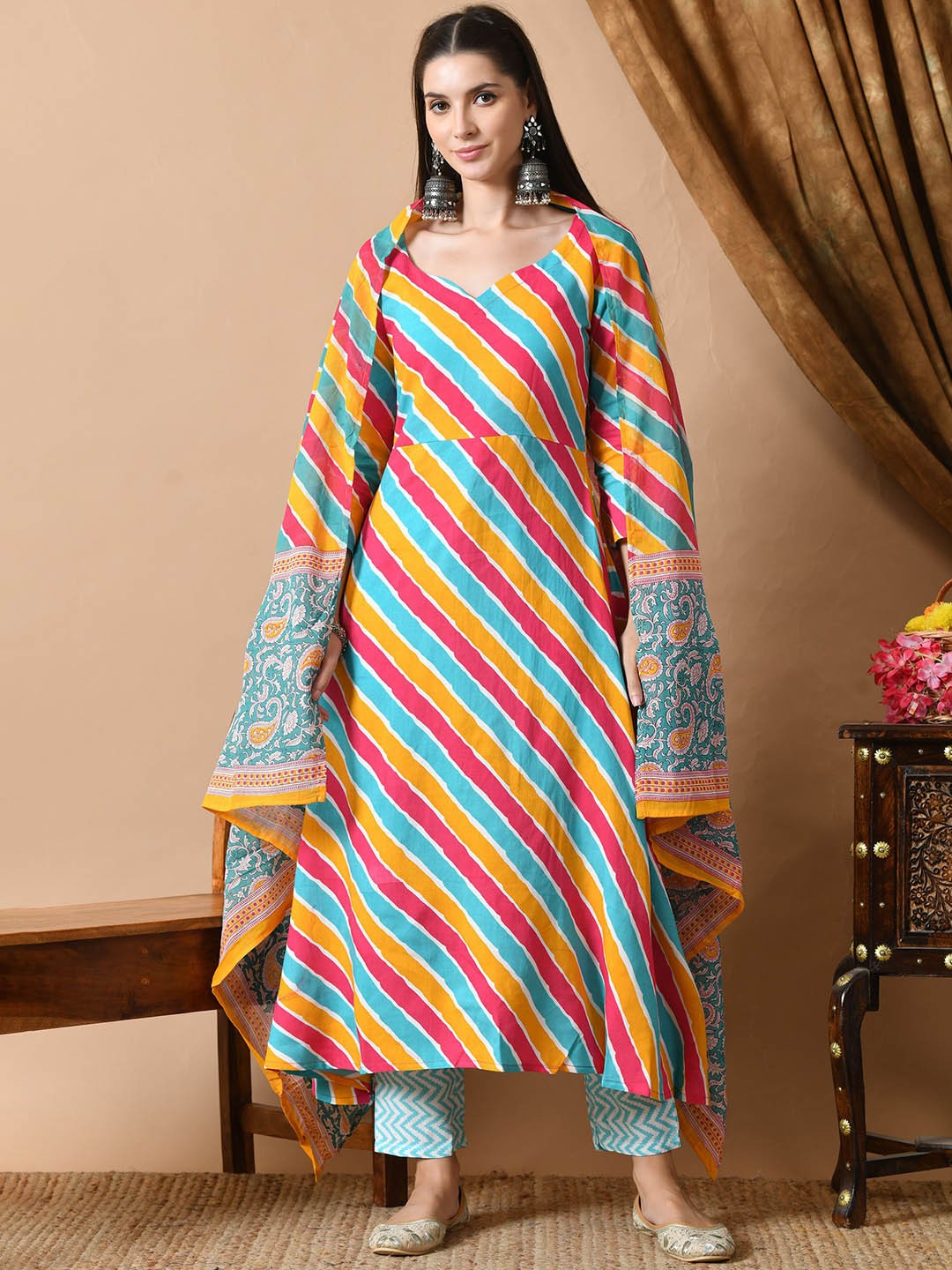

ANNSH APPAREL Women Leheriya Printed Regular Kurta with Trousers & Dupatta Set, Pink