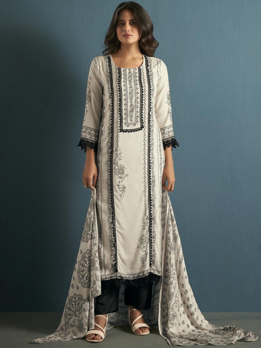 

Kaftanize Women Floral Printed Thread Work Kurta with Trousers & With Dupatta, Off white