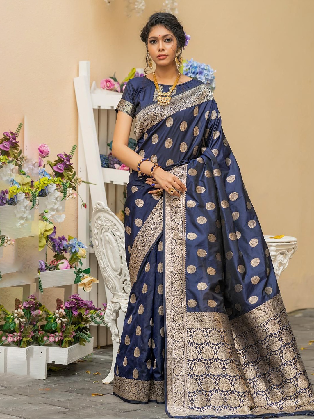 

Kandora Woven Design Zari Pure Silk Banarasi Saree, Navy blue