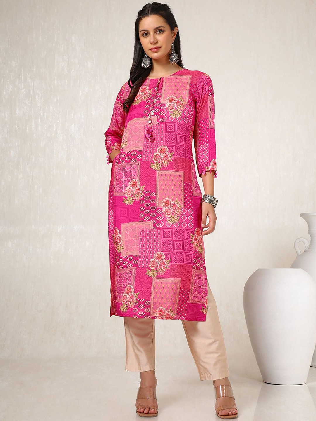 

Soch Women Floral Printed Sequinned Kurta, Pink