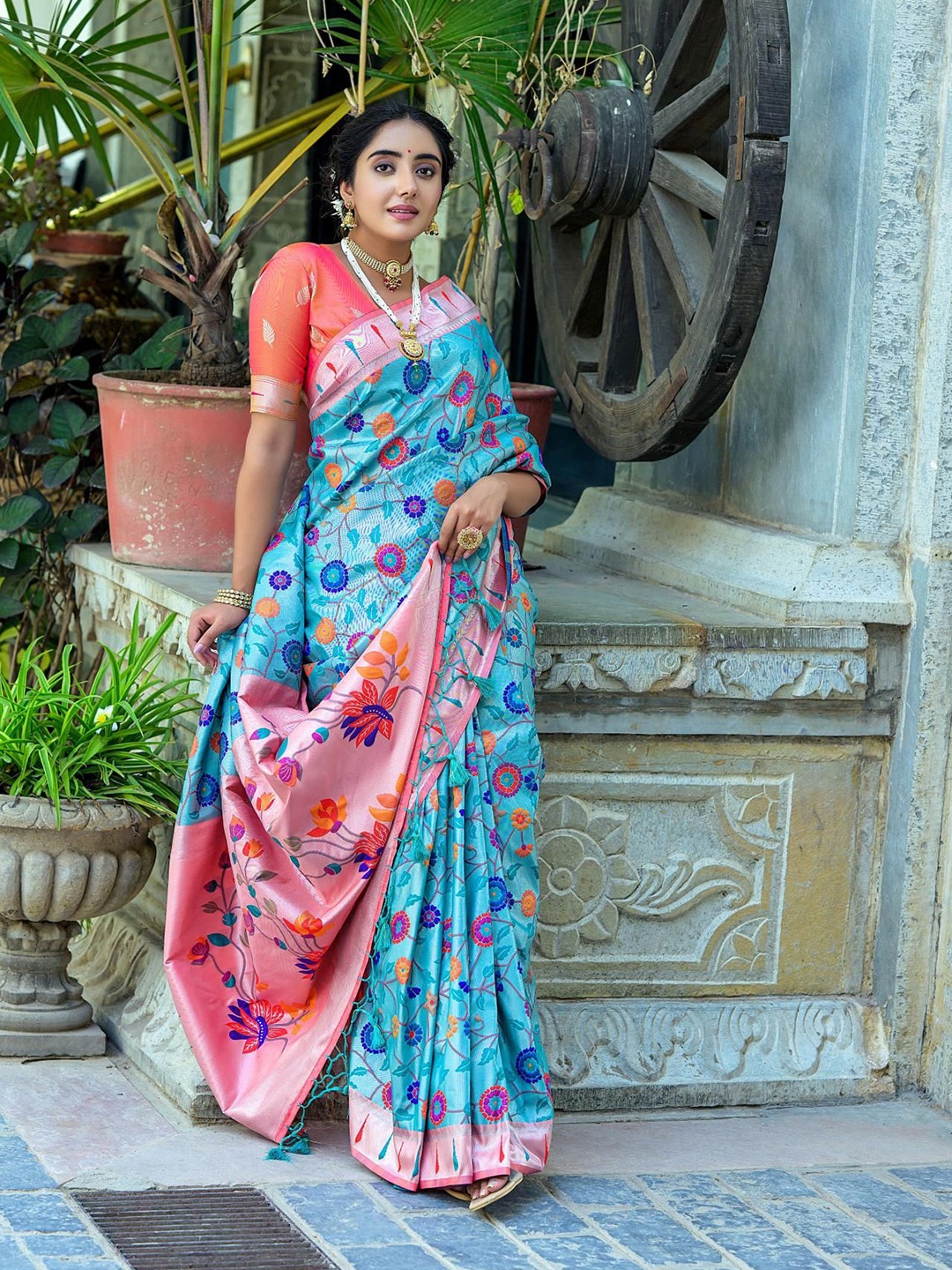 

Kandora Ethnic Motifs Woven Design Zari Pure Silk Banarasi Heavy Work Saree, Blue