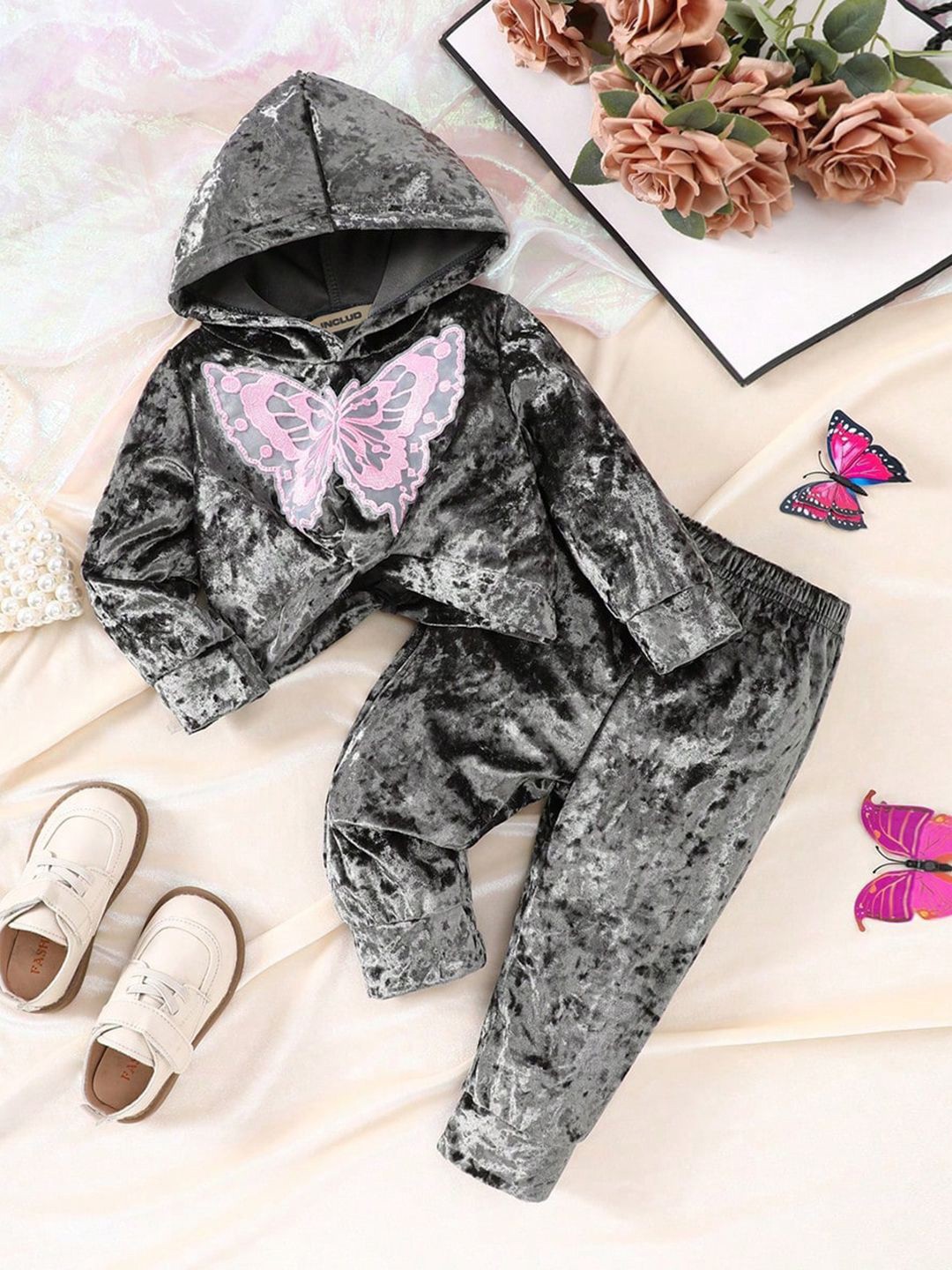 

INCLUD Girls Self Design Clothing Set, Black