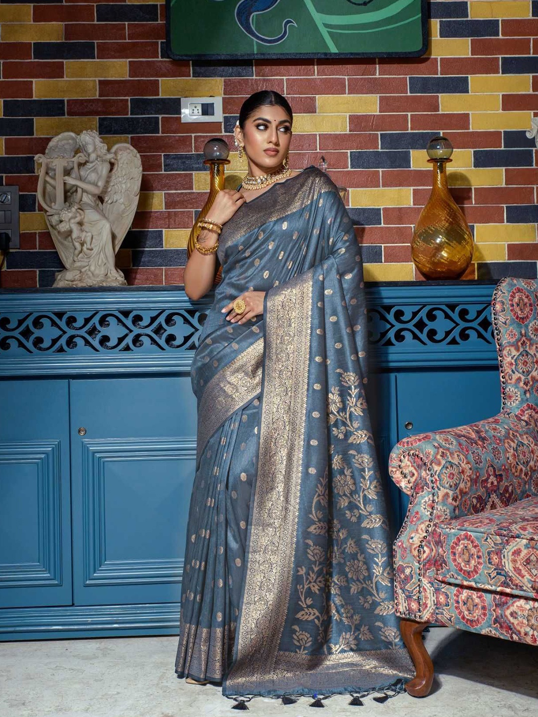 

Kandora Woven Design Zari Pure Silk Banarasi Saree, Grey