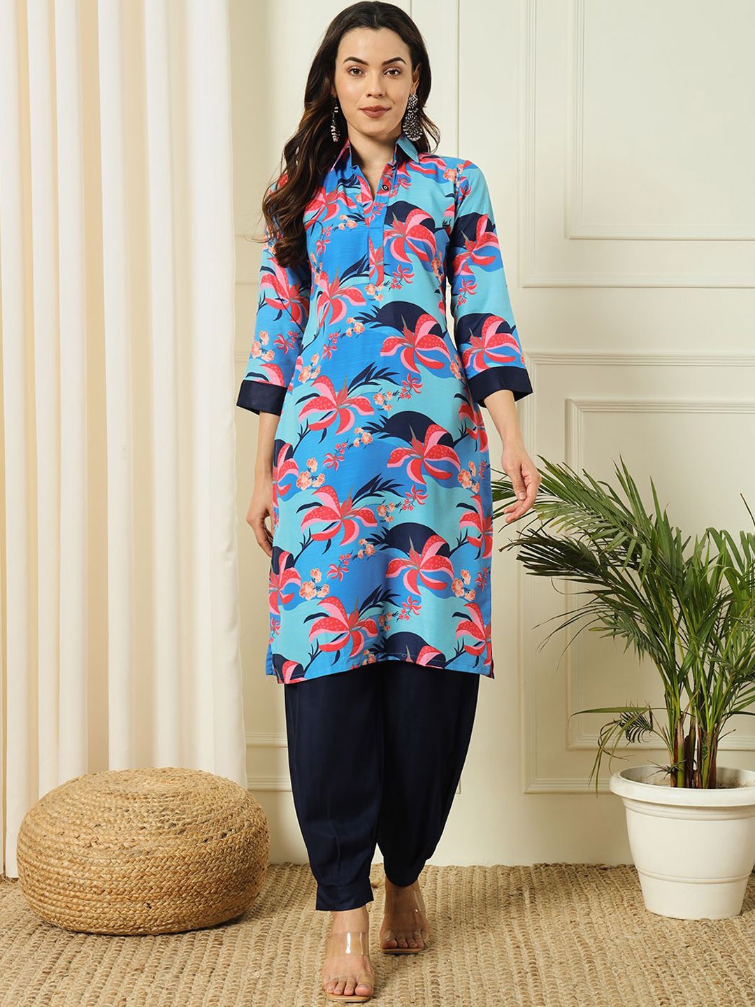 

Ekta Textiles Women Floral Printed Regular Kurti with Patiala, Blue